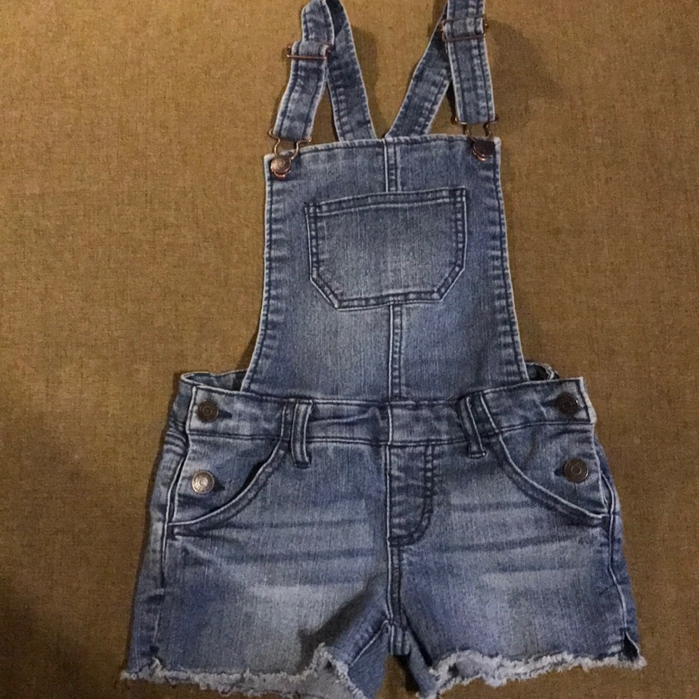 Super cute overall shorts